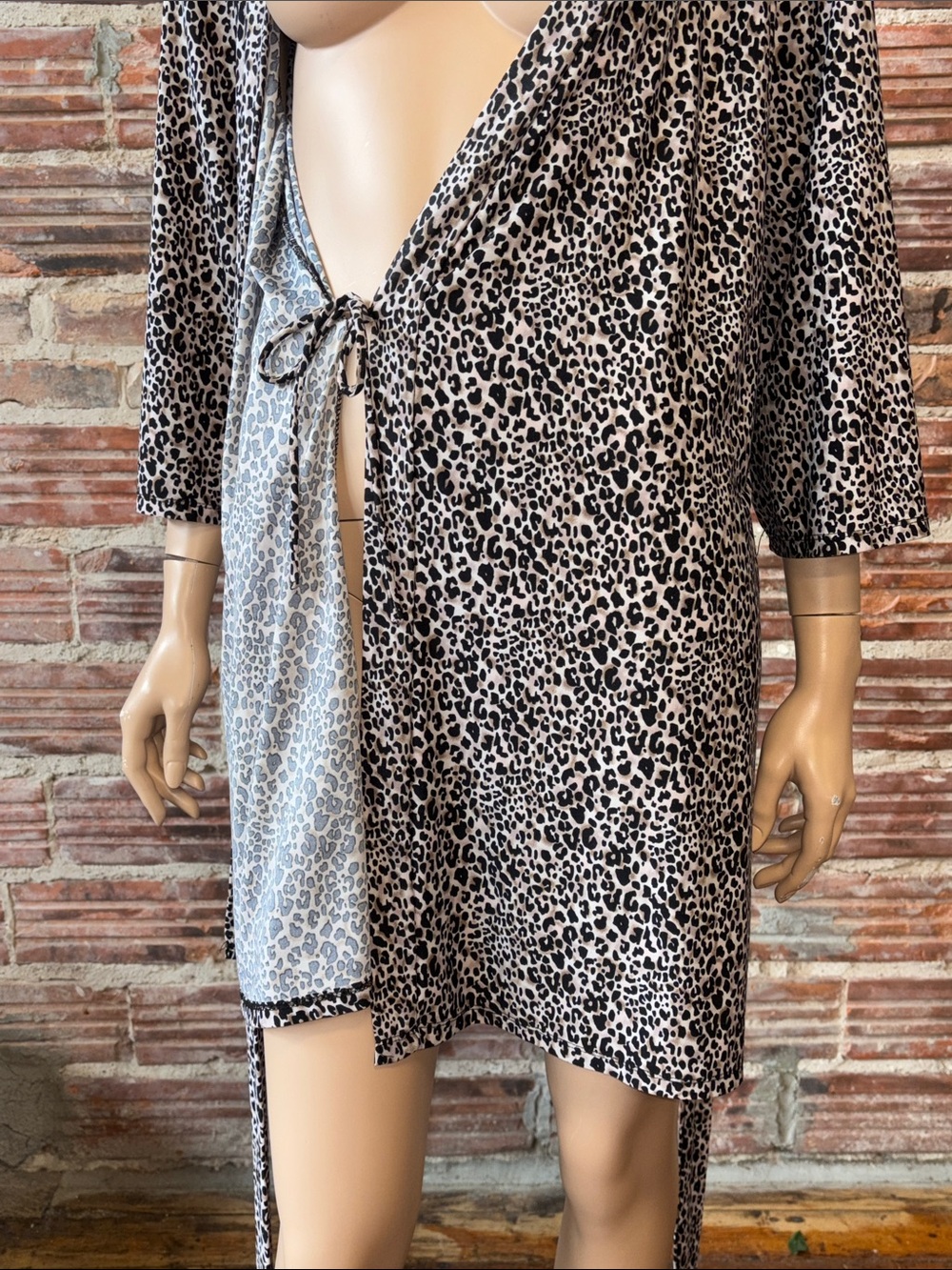 Vintage Rene Rofe Black & White Leopard-Print Wrap Robe Dress - Picture 4 of 5